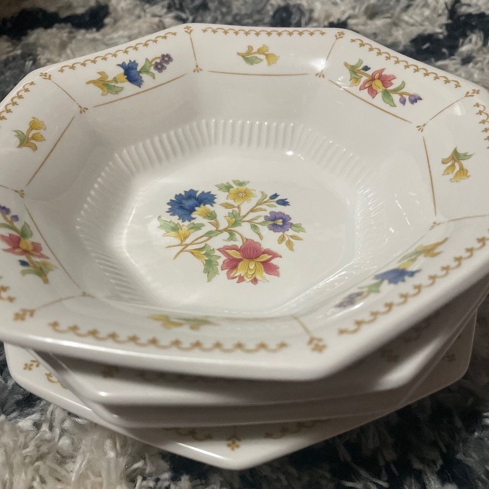 Jasmine by NIKKO Nikko Japan .Bowl Magenta pattern (sou